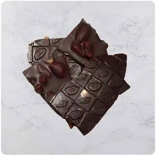 Dunkle Schokolade mit 5 verschiedenen Nüssen
